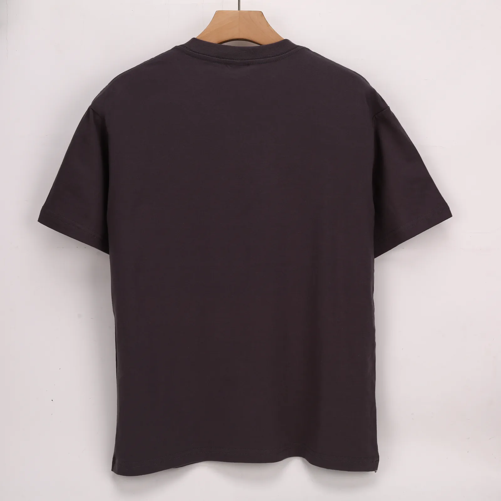 YISHION Cotton Crew-Neck T-Shirt – Charcoal – front Charcoal short-sleeve crew-neck T-shirt front view